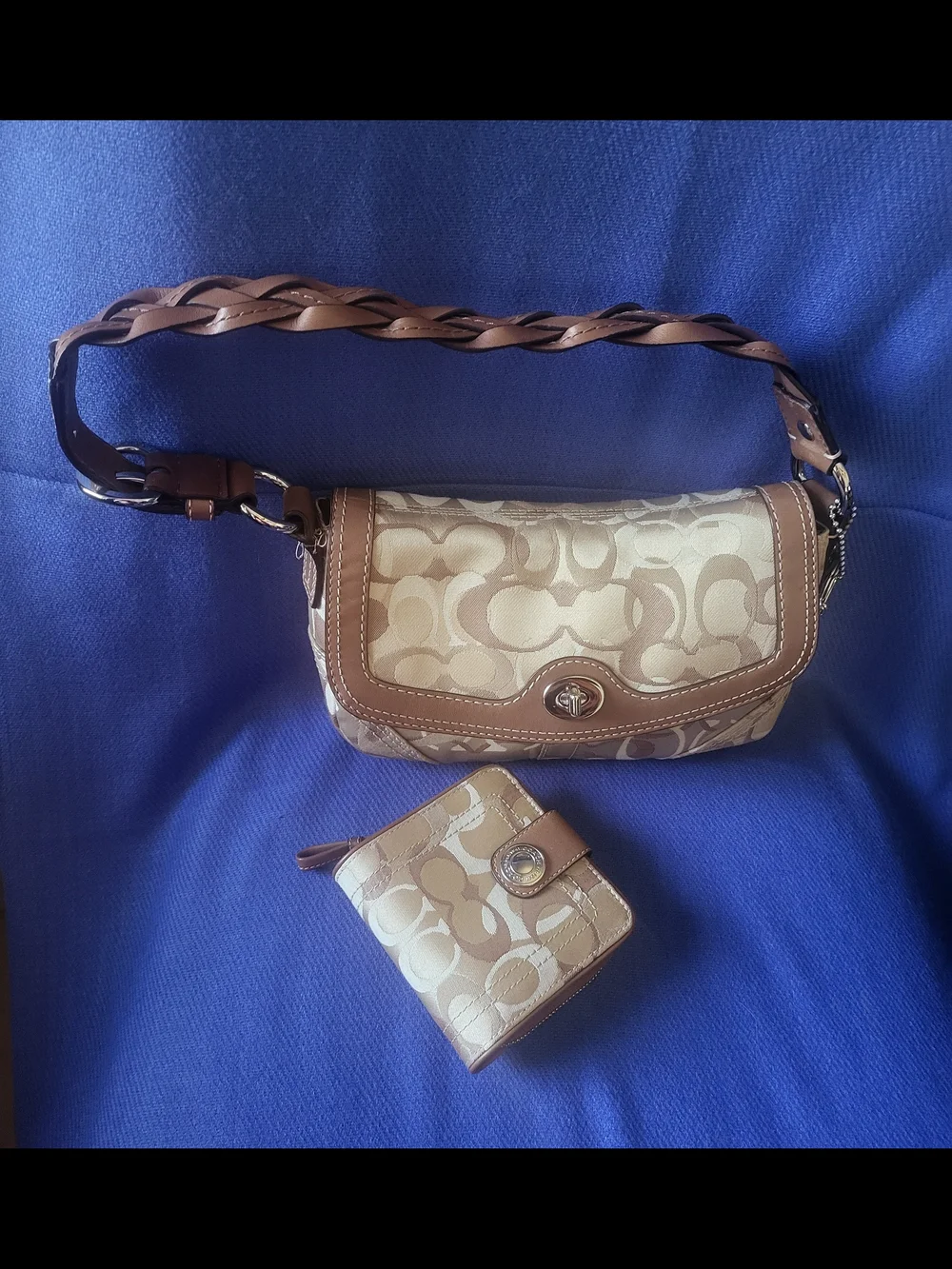 Coach Signature Canvas Brown Shoulder Bag with Matching Wallet - Picture 2 of 16